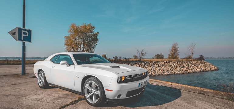 Jedinečný zážitok za volantom nadupaného Dodge Challengera V8 HEMI 5.7l