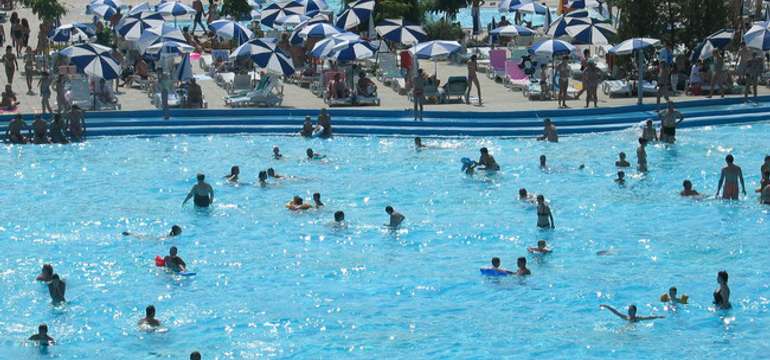 Apartmány Solaris stoja len 80 m od termálneho kúpaliska Vadaš v Štúrove