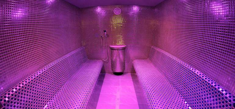 Jacuzzi, fínska, parná, infra sauna, ochladzovací bazén, masážna sprcha, relaxačná zóna