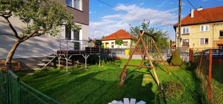 Deti máte v záhrade privátu Anna pod dohľadom, aj keď relaxujete na terase