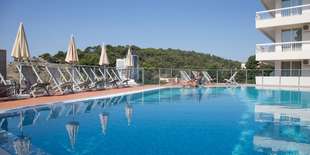 Vonkajší bazén hotela Sato**** v Čiernej Hore