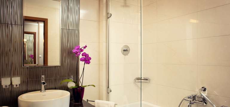 Priestranné kúpeľne poskytujú komfort pri každodennej hygiene