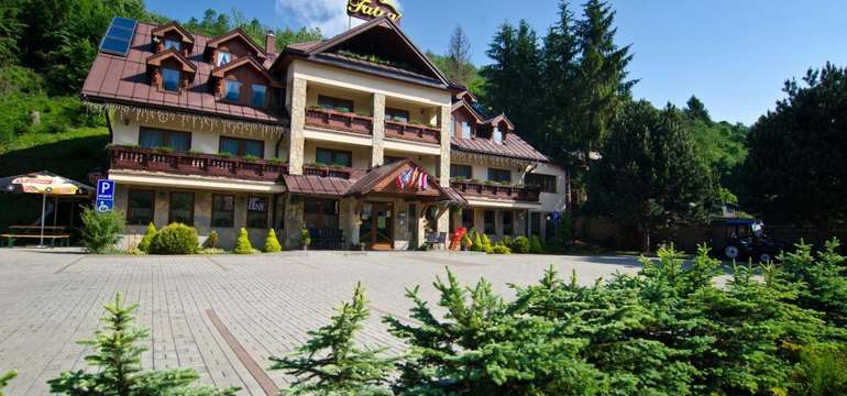 Hotel Fatra sa nachádza v centre Terchovej