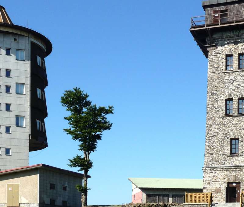 Věže na vrcholu Čerchova, nejvyšší hory Českého lesa