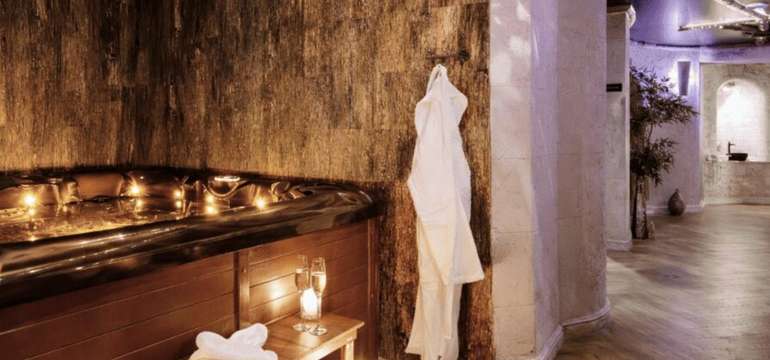 POPRVÉ U NÁS: Romantika na zámku Mraznica s wellness