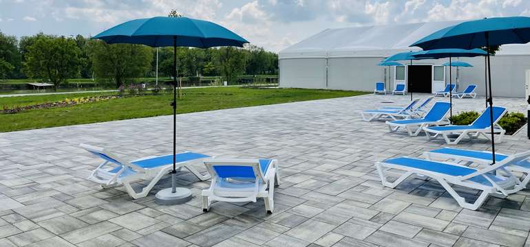 Neomezené wellness: vnitřní bazén, venkovní bazén, finská sauna, infra sauna, vířivka