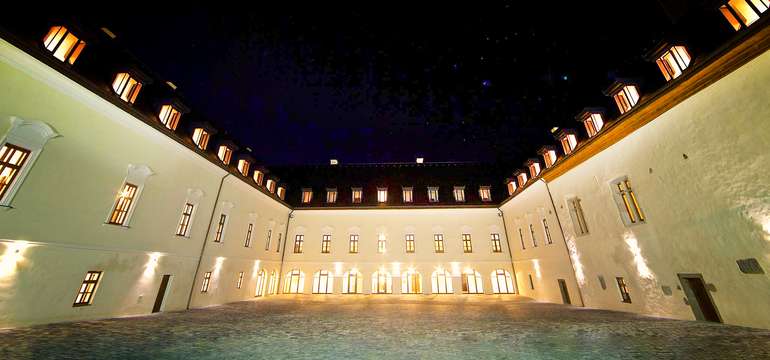 Hotel disponuje 55 izbami v ôsmich kategóriách