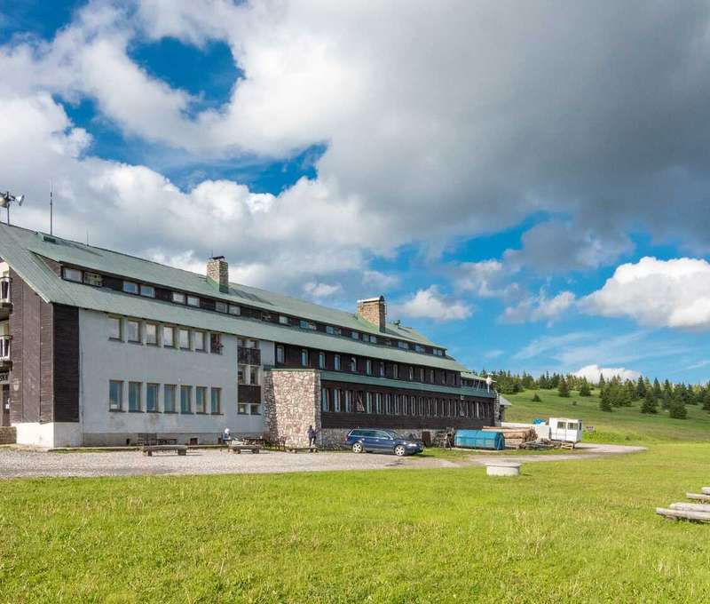 Dvorská bouda v letním období