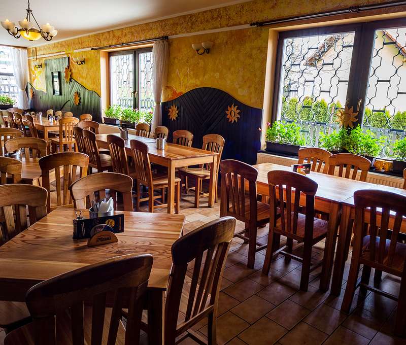 V restauraci se vaří tradiční hotová česká jídla a speciality minutkové kuchyně