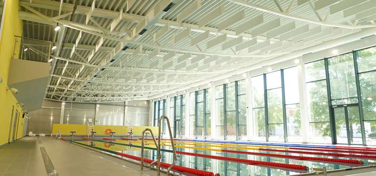 Plavecký bazén s dĺžkou 25 m, počet plaveckých dráh 6, šírka plaveckej dráhy 2 m