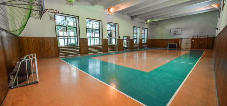Kaštieľ Mojmírovce, viacúčelová telocvičňa s odpruženým povrchom