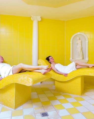 Relax na ergonomicky tvarovaných vyhrievaných ležadlách príjemne uvoľní telo