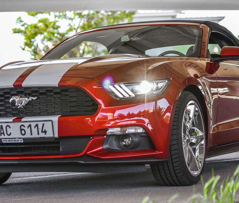 Nezabudnuteľná jazda na prenajatom Mustangu Cabrio