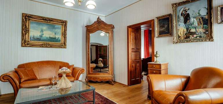 Izba francúzska Deluxe s výhľadom do záhrady a na romantické nádvorie (2+0)
