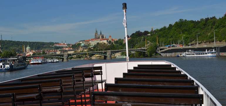 Sluneční terasa láká k vyhřívání na palubě