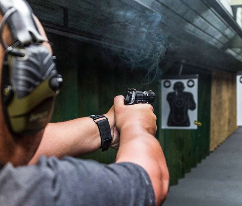 Zážitková streľba z krátkych aj dlhých zbraní v strelnici Delta