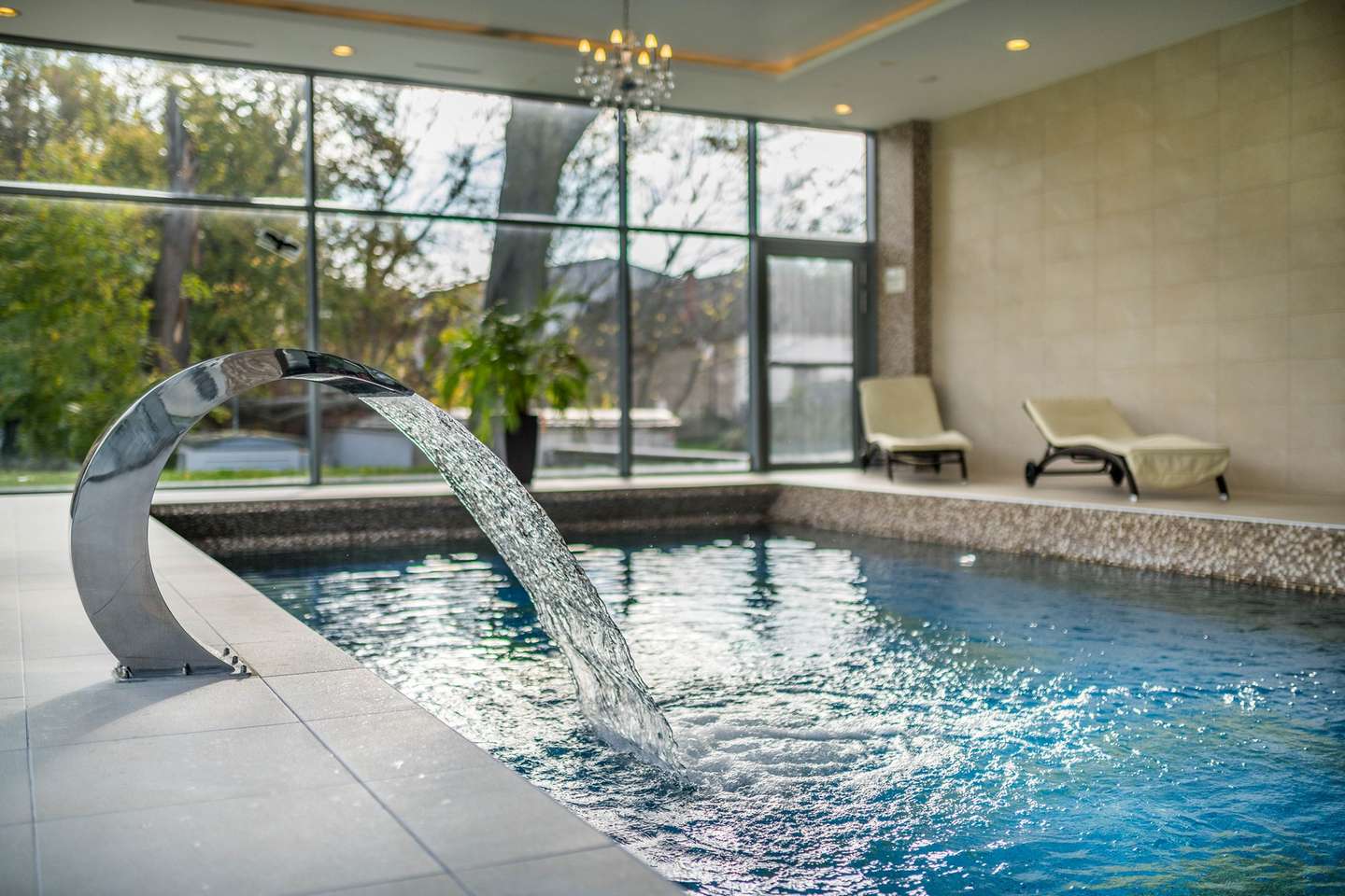 3-chodová večera pre dvoch v jedinečnom CHÂTEAU APPONY**** s wellness alebo bowlingom