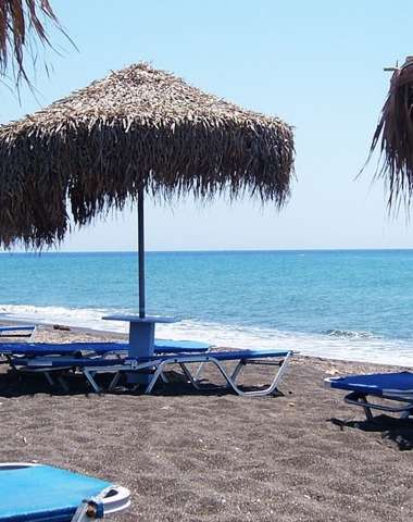 Hotel Porto Perissa*** sa nachádza len 50 m od jednej z najkrajších pláží na ostrove