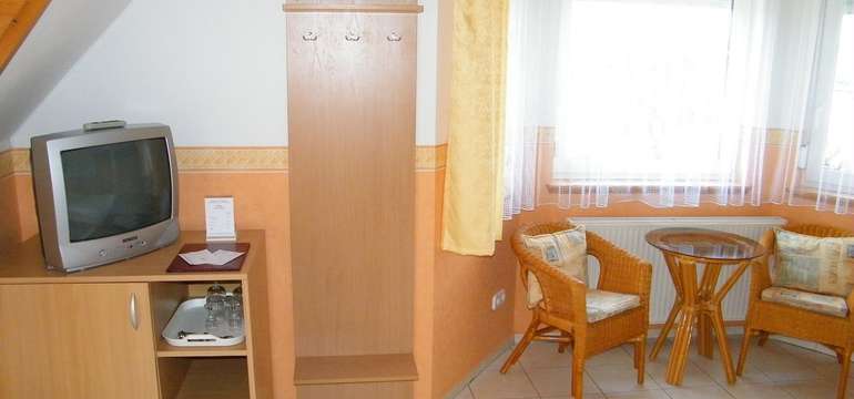 Komfortne a útulne zariadené izby wellness penziónu Andrea*** s balkónom a minibarom