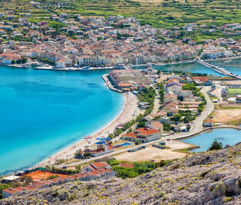 Dovolenka na Pagu vo Ville Jadran, len 50 m od pláže s polpenziou priamo v budove, s možnosťou fakul