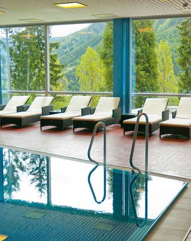 Relax centrum hotela Alpenhof ponúka svojim návštevníkom bazén, fínsku suchú saunu či infra saunu