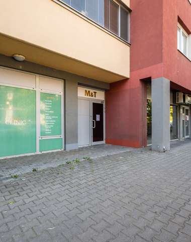 Vstup do salónu Little Clinic