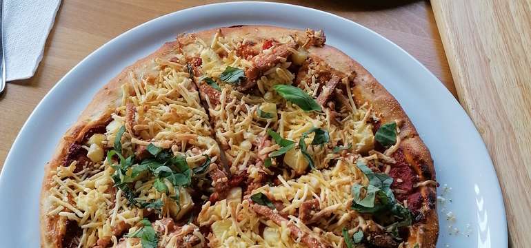 Vegánska pizza z Loove restaurant by Vegana, so sebou "take away" alebo s donáškou