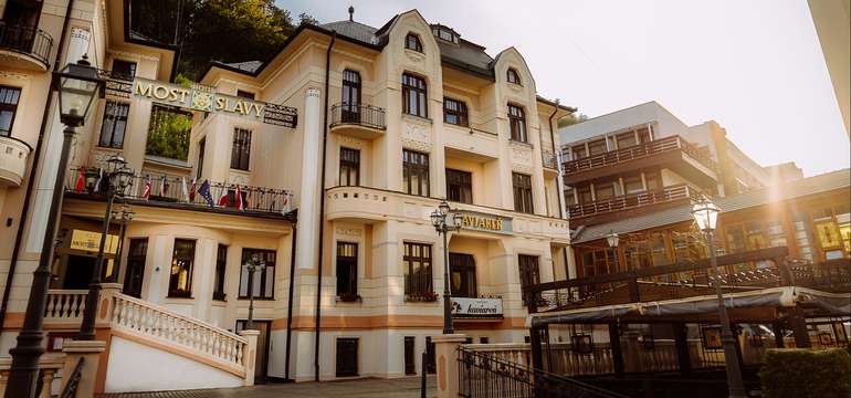 MOST SLÁVY*** je štýlový, kvalitne vybavený hotel v svetoznámych Trenčianskych Tepliciach