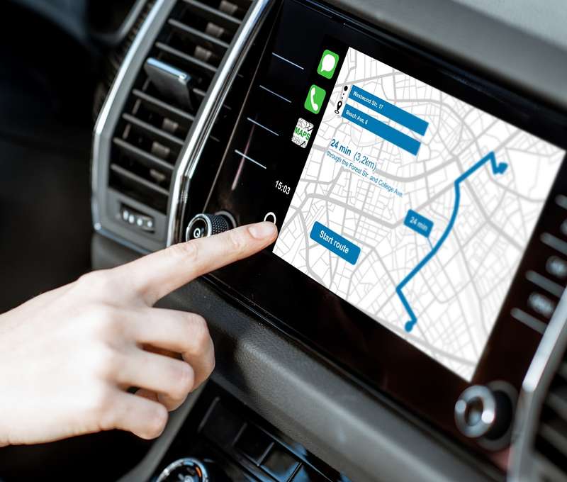 SD karty s mapami pre automobily rôznych značiek (ilustračné foto)