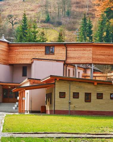 Hotel najdete v krásné přířodě mezi lesy