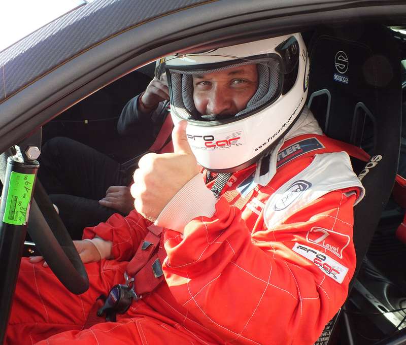 Adrenalínová jazda na pretekárskych autách