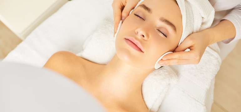 Hĺbkové čistenie a regenerácia pleti, vďaka ktorej zažiarite v Beauty Esthetic Centrum