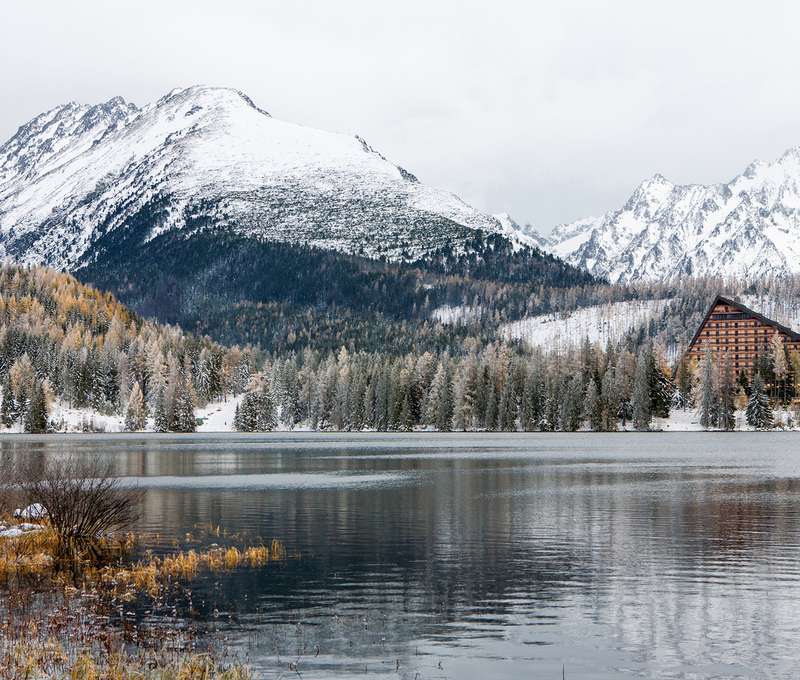 Štrbské pleso vo Vysokých Tatrách