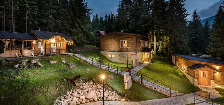 Tree House je súčasťou areálu legendárneho hotela Björnson