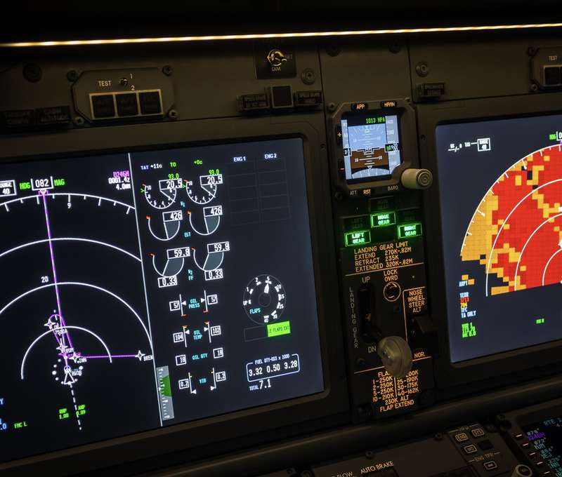 Realistický letecký simulátor B738-M