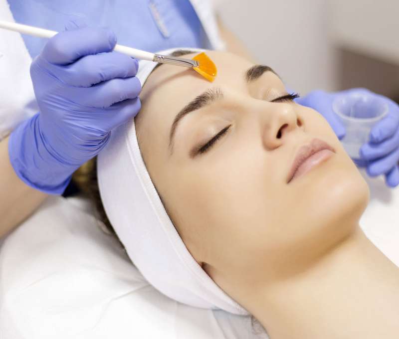 Chemický povrchový peeling s komplexom prírodných peptidov 