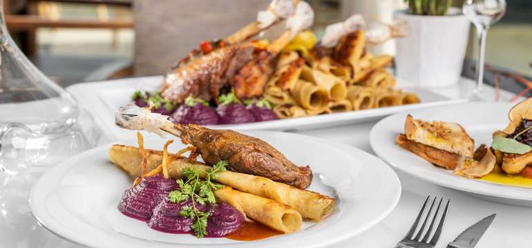 Chrumkavé kačacie hody s výhľadom na Bratislavu v Restaurant Parlament