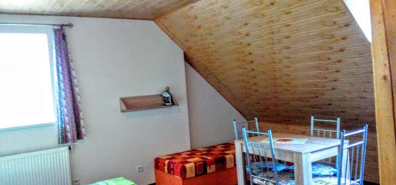 Pokoje jsou komfortní s vlastním sociálním zařízením