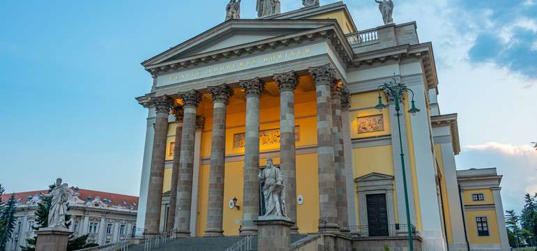 Klasicistická Bazilika sv. Jána apoštola, Eger