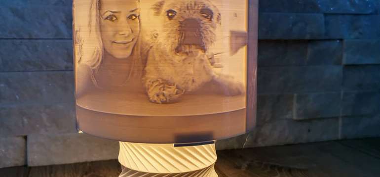Lampa s vlastným motívom - rozžiarte svoje fotografie