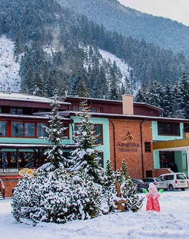 ALEXANDRA WELLNESS HOTEL*** sa nachádza v krásnom a tichom horskom prostredí Jánskej doliny
