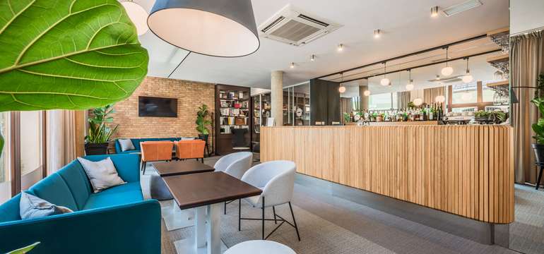 Lobby bar