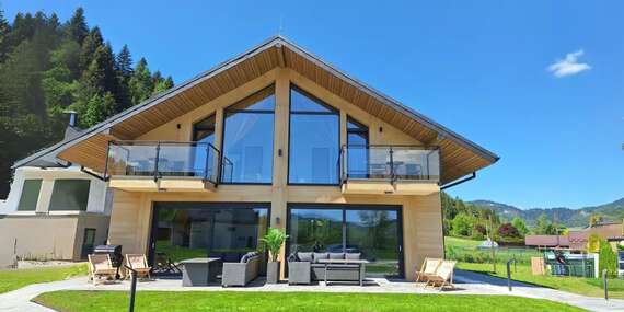 Horský chalet na brehu Dunajca priamo pod Troma Korunami s výhľadom, krbom aj terasou/Pieniny