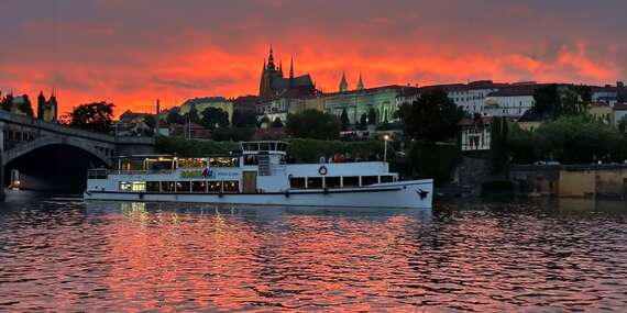 Objavte čaro Prahy z lode – živá hudba, raut a výhľady na pamiatky / Praha - Vltava