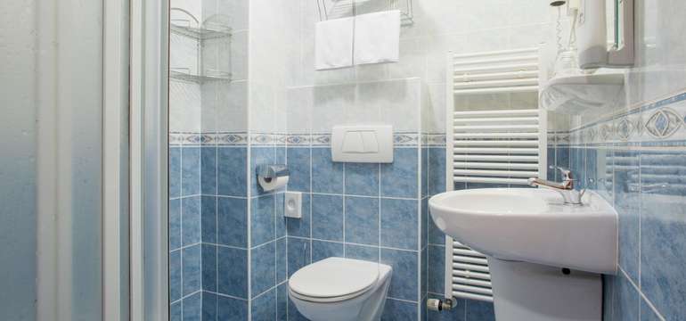 Izby majú vlastnú kúpeľňu s WC