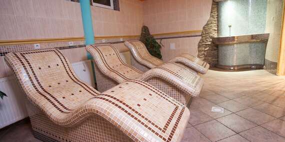 Vstup do antického wellness centra v unikátnych Liečebných Termálnych Kúpeľoch Sklené Teplice/Žiar nad Hronom - Sklené Teplice