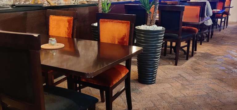 Interiér Punjabi Dhaba - Hlboká cesta