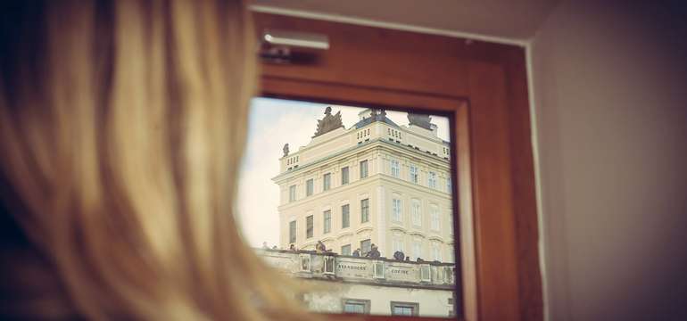 Z kráľovského apartmánu sa vám naskytne výhľad na hrad a Kráľovskú cestu