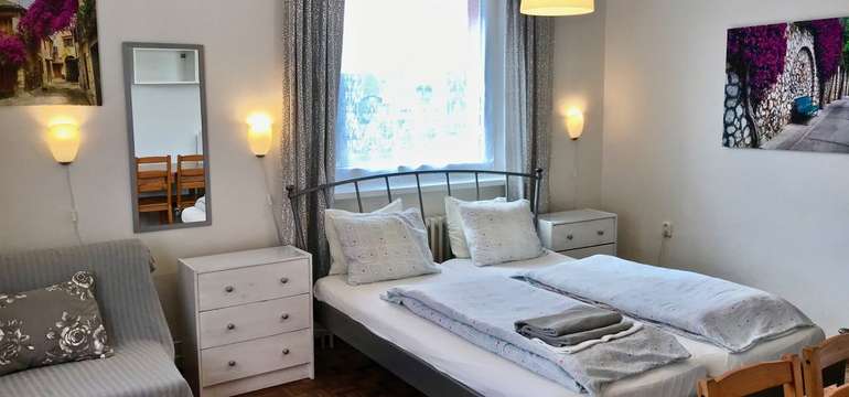 Izby vo Vilke Podhájčanke sú zariadené v romantickom a útulnom štýle