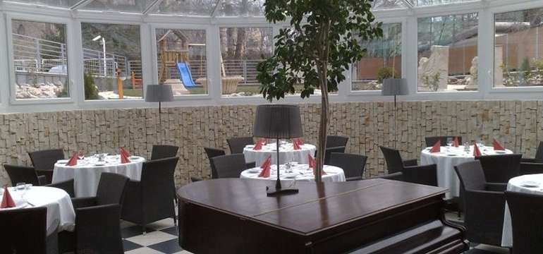 Hotel Belvedere**** leží len 1 zastávku od centra Budapešti
